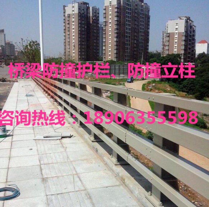 橋梁防撞護欄，防撞立柱